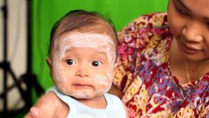 Cara Membuat Masker Bedak Bayi dengan Air Biasa, Begini Langkahnya