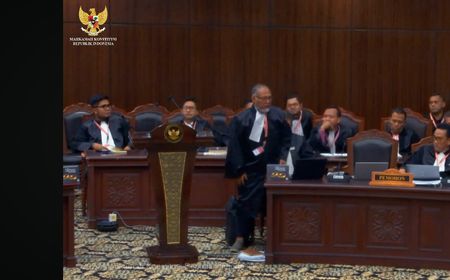 Bambang Widjojanto Walk Out di Sidang MK Saat Eddy Hiariej Jelaskan Paparan Ahli Kubu Prabowo