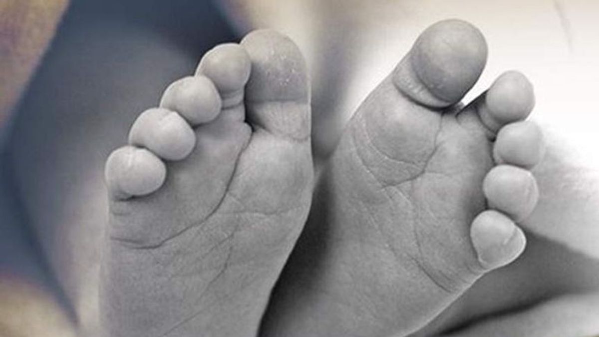 Bayi Perempuan Ditemukan di Atas Tumpukkan Sampah, Polisi Buru Pelaku