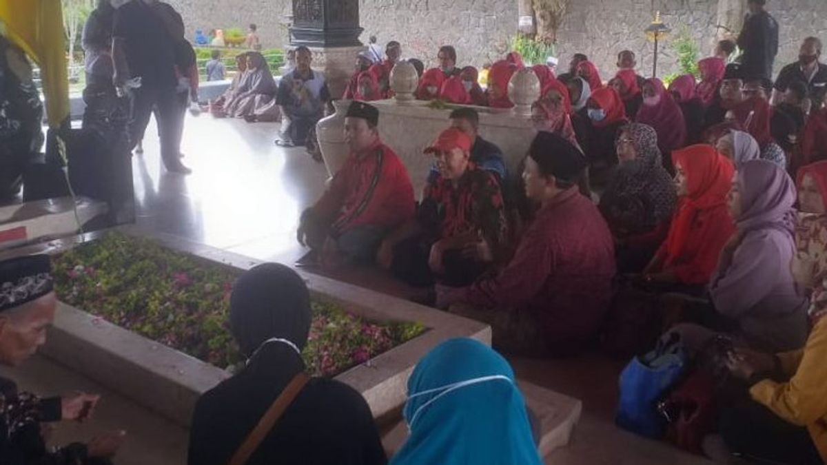 Warga Kampung Soekarno Gelar Ziarah ke Makam Bung Karno, PDIP Sediakan Dua Bis Besar