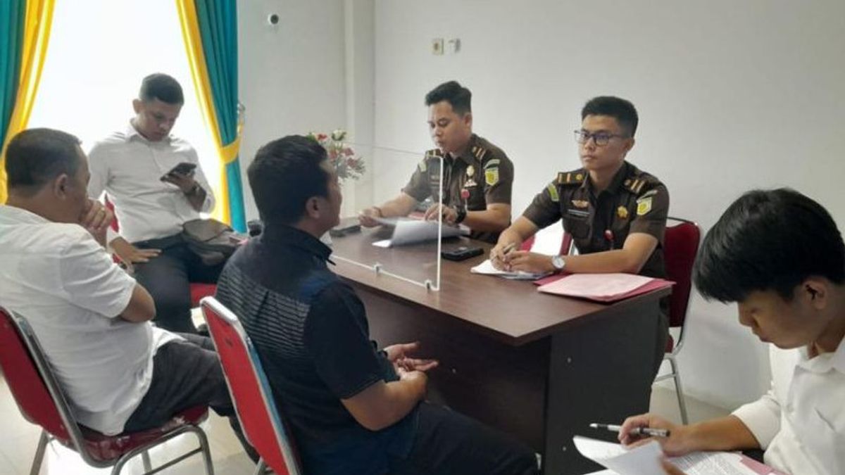 Prepare 2 Indictment Files, Kajari Holds Corruption Suspects Koto Renah Village Fund And SMPN 10 Merangin Jambi BOS