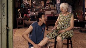 Review Film <i>How to Make Millions Before Grandma Dies</i>: Terasa Hangat dan Dekat