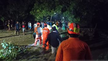 Les Inondations à Sigi Sulteng Mettent En Sécurité Des Matériaux En Bois Et En Pierre, L’évacuation Des Résidents De Basarnas