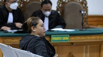 ثبت رشوة مسؤولي وزارة المالية ، حكم على الوصي السابق على تابانان Eka Wiryastuti بالسجن لمدة 2 سنوات