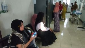 4 sur 26 personnes qui ont été empoisonnées par le riz de boîte Tahlilan Kampung Bor mencegah Cianjur ont été référées pour avoir été assez graves