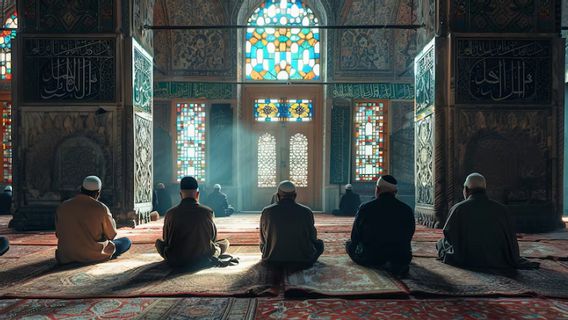 L'heure de la prière du laïlet al-Qadar, la dernière semaine du Ramadan, effectuée à partir de cette heure.