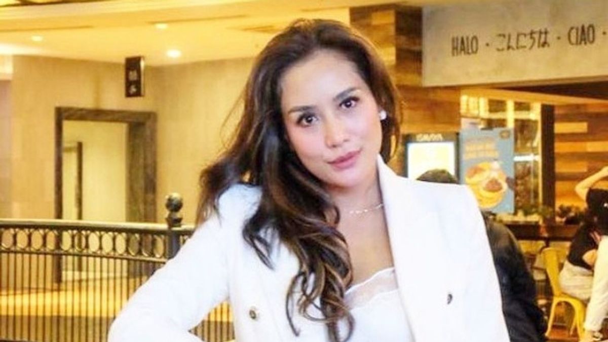 Shinta Bachir's Husband Doesn't Want To Attend Trial, Hopes Verstek's Divorce Trial Will Be Cut Off