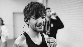 لوي توماسون يكشف عن سبب عدم مشاركته في أغنية One Direction كثيرا على خشبة المسرح