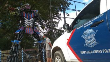  警方在肯达里查获摩托车尾气， 改装成安特拉维机器人