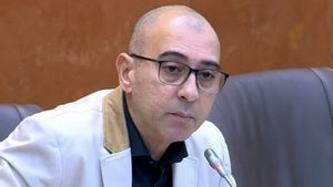 Anggota DPR Usul KAI Sediakan Satu Gerbong Khusus untuk Merokok