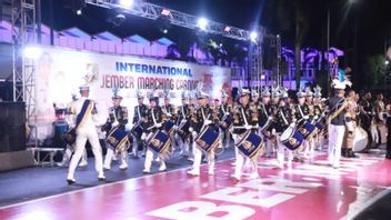 Tim Asal Filipina Turut Meriahkan Gelaran International Jember Marching Carnival 2025