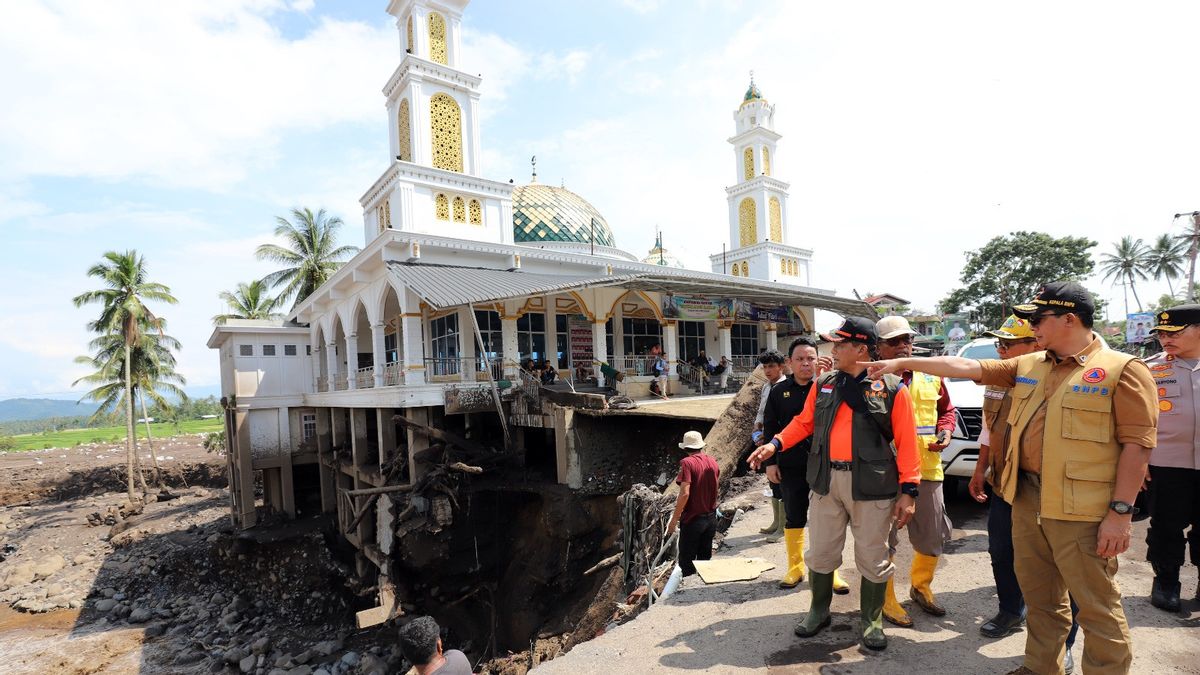 Pemerintah Buka Opsi Relokasi Rumah Warga Korban Banjir Bandang Sumbar