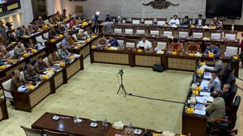 Purbaya Yudhi Sadewa Attends First Meeting as Minister of Finance at Commission XI of the House of Representatives