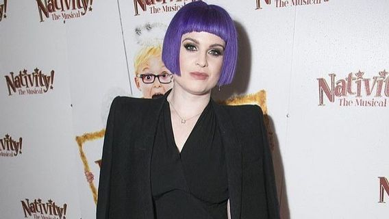 Kelly Osbourne Campaigns Social Distancing Through #StayHomeForOzzy