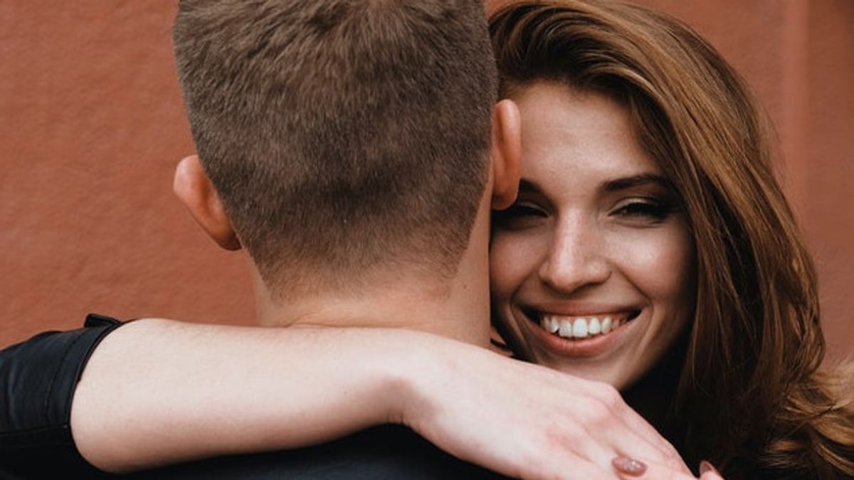 5 Alasan Mengapa Pria Menepuk Pasangan saat Bercinta yang Perlu Diketahui Wanita