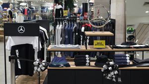 Mercedes-Benz Hadirkan Pop-Up Store Gaya Hidup di SOGO Plaza Senayan
