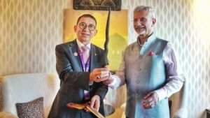 会见印度外交部长、文化部长法德利·佐恩(Fadli Zon)哀悼卡什米尔恐怖和鼓励恢复普兰巴南寺