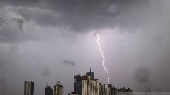 Lampung dan Merauke Berpotensi Hujan Petir, BMKG Keluarkan Peringatan