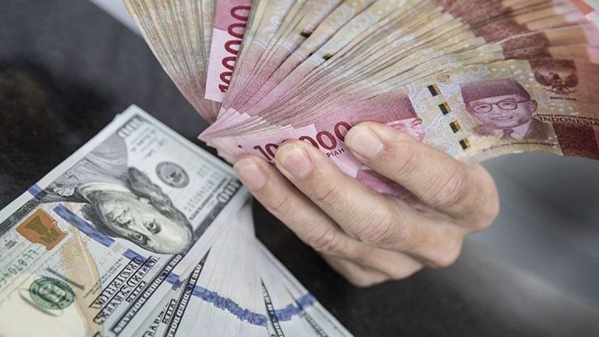 1ドル=100円とされるインドネシア・ルピア、BIのボスが為替レートを安定させる7つの方法を発表