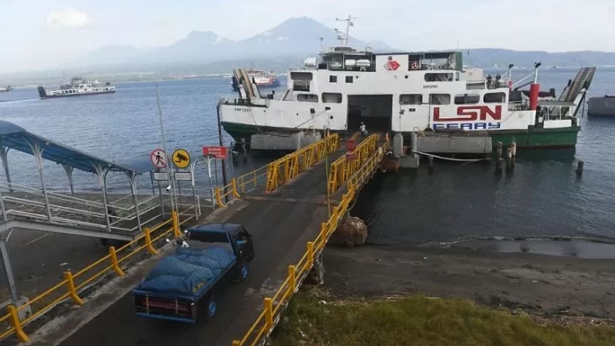 The Bali-Lombok Strait Potentially Hit By Waves As High As 4 Meters, BMKG Asks Ferry Passengers To Be Alert