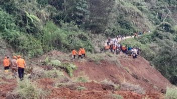 南苏拉威西卢武山体滑坡造成四人死亡