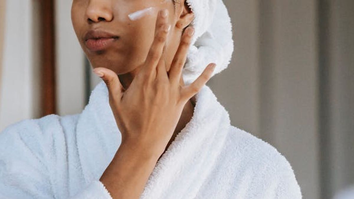 6 Anti-Aging Skin Care Ideas For People With Psoriasis