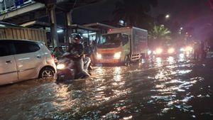 Akibat Banjir, Kemacetan di Daan Mogot Mengular dari Samsat Sampai Flyover Pesing