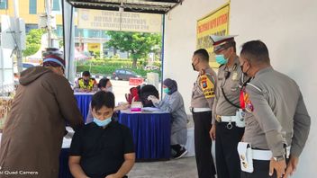  Polrestabes Surabaya Fasilitasi Swab Antigen Gratis Bagi Pemudik yang Kembali