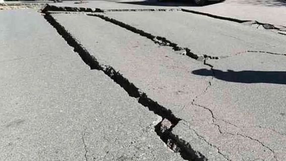 Strong Shock Of 6.6 NTT Magnitude Earthquake, Residents Panic