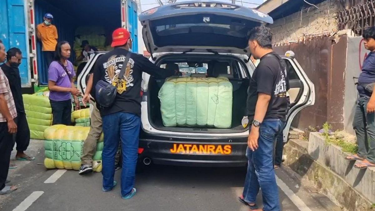 Polisi Lakukan Pengembangan Pelaku Penimbun Pakaian Impor  Bekas di Pasar Senen