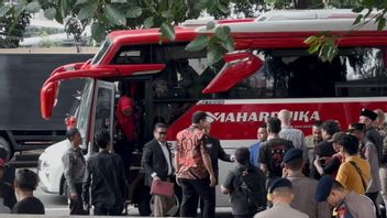 Gunakan Bus Merah Putih, Hasto Penuhi Panggilan KPK Hari Ini  