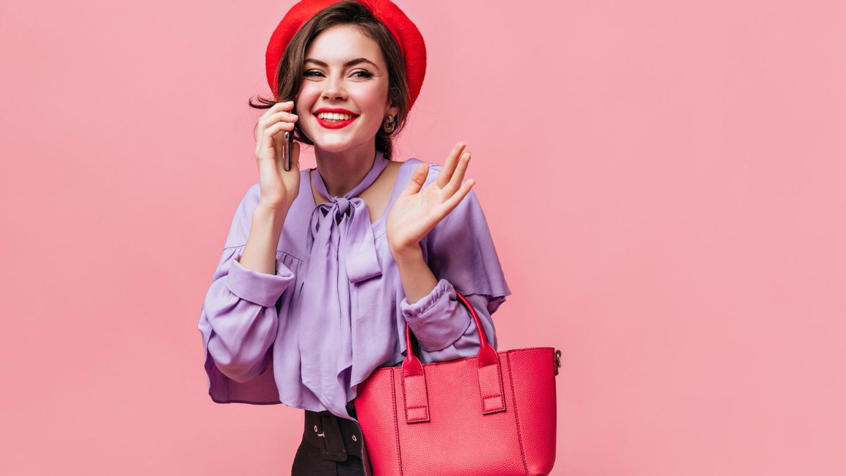 6 Merek Handbag Merah yang Cantik untuk Outfit Imlek