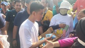 Hanya Bagi-bagi Susu, Gibran Bantah Lakukan Kampanye di CFD Bundaran HI Jakarta