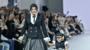 Jetez un coup d’œil au style stéréotype d’Aremaina lors de la sortie JFW 2025 avec Aurel Hermansyah