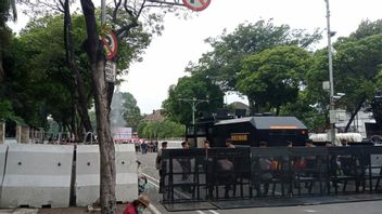 الشرطة المكونة 2 طبقات من حصار الخرسانة الفصلية في KPU RI