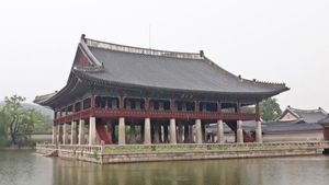 Wisata Istana Gyeongbok Korea Selatan Buka Tur Malam Hari, Suguhan Pemandangan Musim Semi