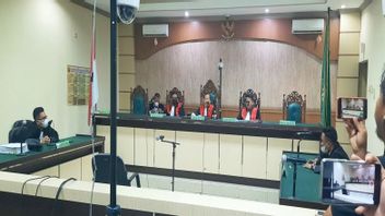 汚職事件で裁判にかけられ、Esdm Tanah Bumbu Kalselの元責任者が裁判官に有罪を認める
