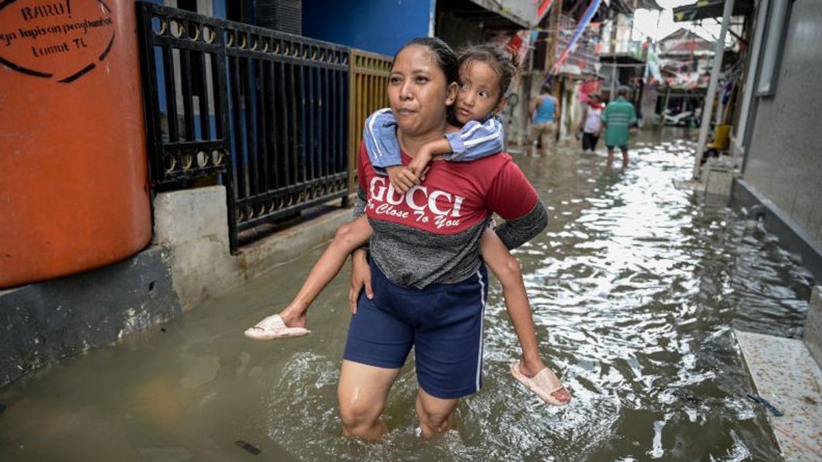 Jakarta Flood Alert, Fish Market Sluice Gate Monday Morning Standby 2