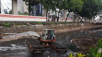 Jakarta Sudah Bersiap Hadapi Banjir Musim Hujan: Gerebek Lumpur hingga Keruk Kali dan Waduk