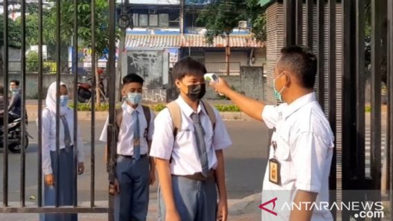 检查师生健康状况，学校应用CLM筛查应用