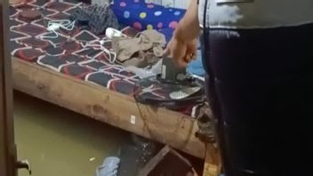 Wanita Asal Bandung Ditemukan Tewas Akibat Tersengat Listrik saat Banjir Melanda Cilincing Jakut 