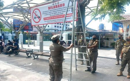 Satpol PP DIY Pasang Rambu Larangan Skuter Listrik di Malioboro