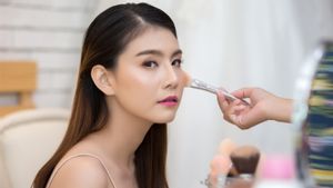 7 Tips <i>Makeup Flawless</i> untuk Pemula, Cocok untuk Tampil Natural Anti Menor