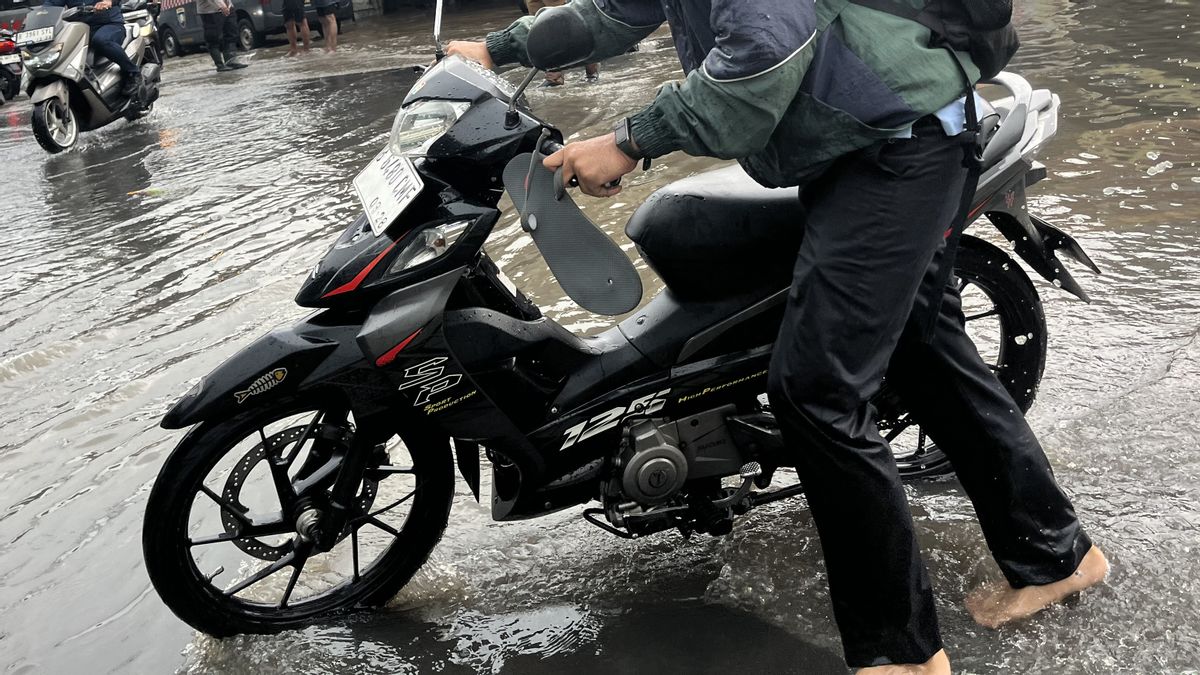 Jalur Tangerang-Jaksel via Ciledug Terputus, Kendaraan yang Nekat Melintas Berakhir Mogok