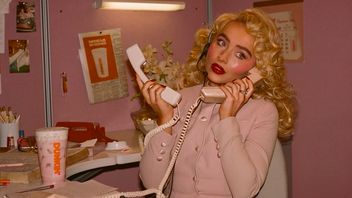 اتجاهات Strawberry Jelly Lips على غرار Sabrina Carpenter ، تجعل المظهر أكثر نضارة