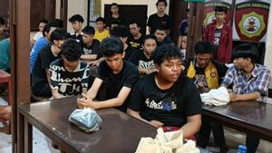 Polisi Tangkap 32 Remaja Hendak Tawuran: Disita 17 Sajam, Petasan, dan Air Keras