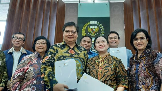 Pemerintah Serahkan Draf Resmi Omnibus Law RUU Cipta Kerja ke DPR