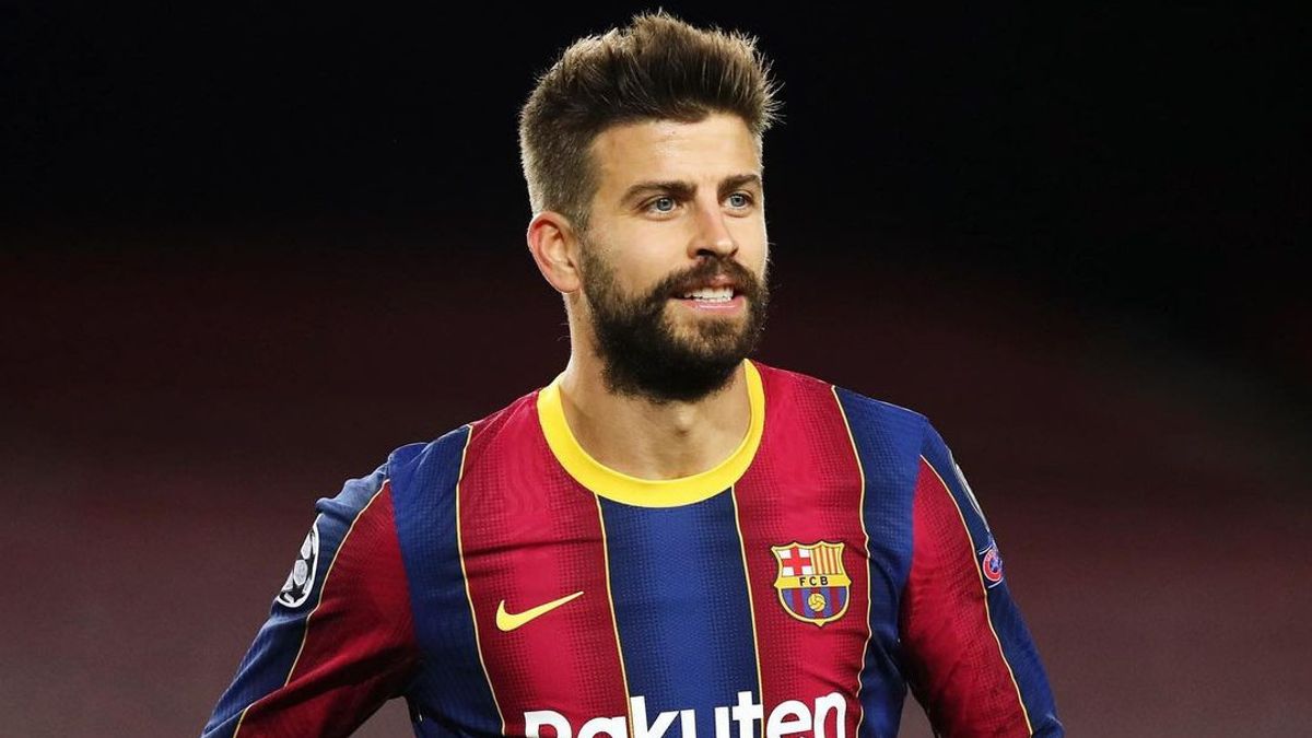 Advertisement To Pique: Forced To Use The Jersey Barca Writing The Name Shakira