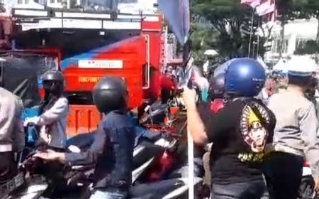 Jalan Sudirman-Thamrin Mulai Dipadati Masyarakat Jelang Pelantikan Prabowo-Gibran, Polisi: 13 Panggung Dijaga Ketat