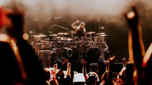Kembali Tur dengan Dream Theater, Mike Portnoy: Rasanya Seperti Kembali ke Rumah